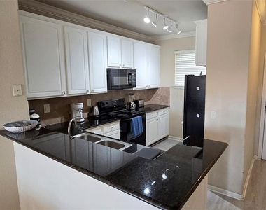 912 Charo Parkway - Photo Thumbnail 4