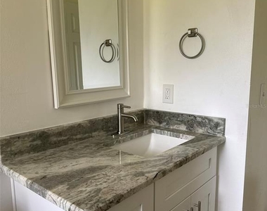 2321 Ne 39th Street - Photo Thumbnail 7