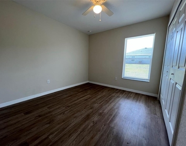 33 Poplar Road - Photo Thumbnail 5