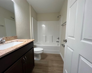 33 Poplar Road - Photo Thumbnail 6