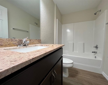 33 Poplar Road - Photo Thumbnail 7