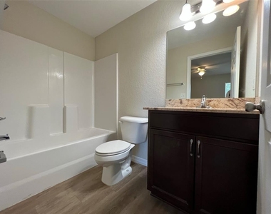 33 Poplar Road - Photo Thumbnail 8