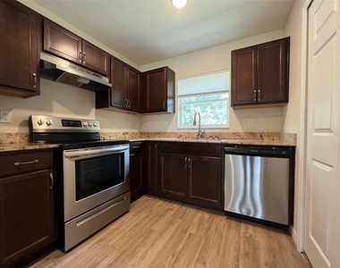 33 Poplar Road - Photo Thumbnail 16