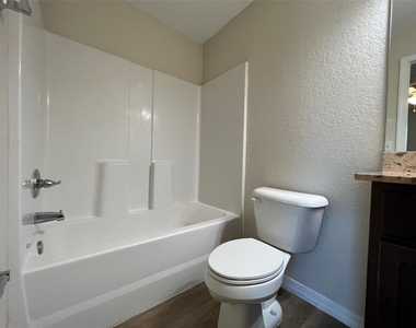 33 Poplar Road - Photo Thumbnail 12
