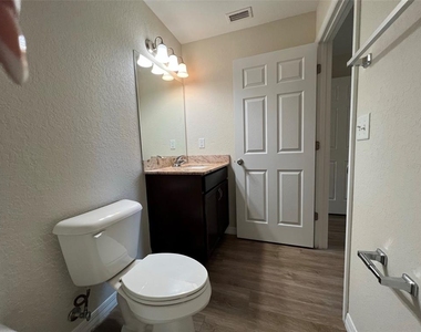 33 Poplar Road - Photo Thumbnail 10