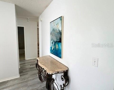 335 San Marino Drive - Photo Thumbnail 5