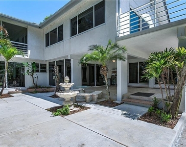 18620 Wayne Road - Photo Thumbnail 5