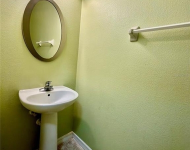 2305 Betsy Ross Lane - Photo Thumbnail 7