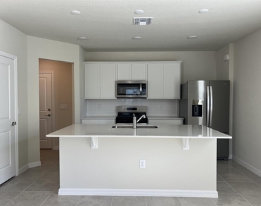 3355 Vine Leaf Street - Photo Thumbnail 5