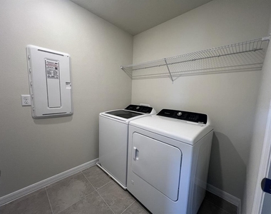 3355 Vine Leaf Street - Photo Thumbnail 21
