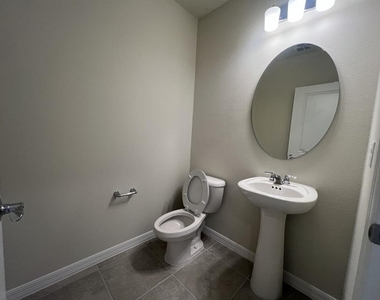 3355 Vine Leaf Street - Photo Thumbnail 10