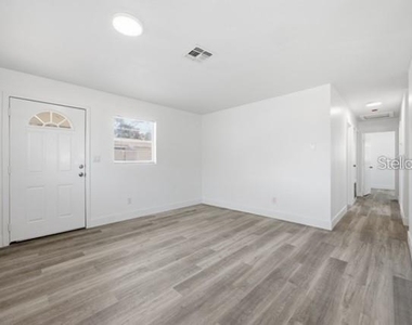 1105 Lincoln Terrace - Photo Thumbnail 5