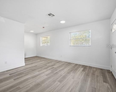 1105 Lincoln Terrace - Photo Thumbnail 4