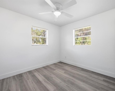 1105 Lincoln Terrace - Photo Thumbnail 15
