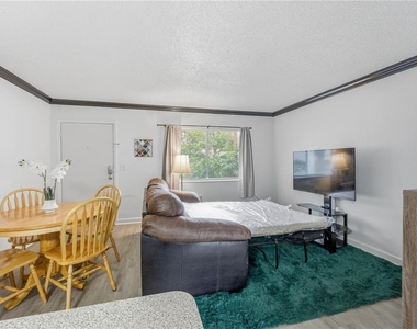 139 Oyster Bay Circle - Photo Thumbnail 6