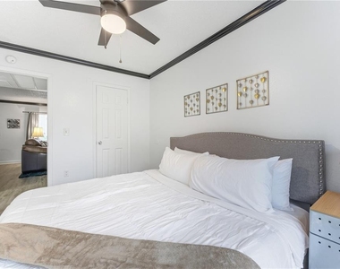 139 Oyster Bay Circle - Photo Thumbnail 13