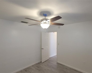 215 Meadowcross Drive - Photo Thumbnail 15