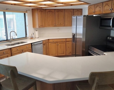 215 Meadowcross Drive - Photo Thumbnail 8