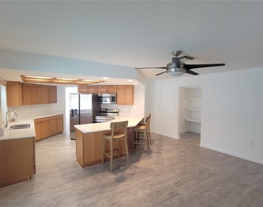 215 Meadowcross Drive - Photo Thumbnail 10