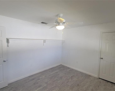 215 Meadowcross Drive - Photo Thumbnail 12