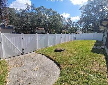 215 Meadowcross Drive - Photo Thumbnail 20