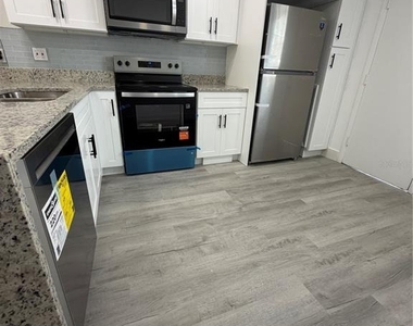 4328 Edgewater Drive - Photo Thumbnail 2