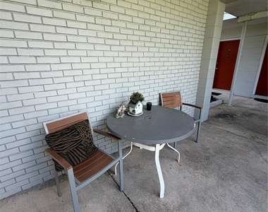 4328 Edgewater Drive - Photo Thumbnail 9