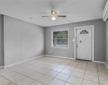 1086 Hibiscus Court - Photo Thumbnail 7
