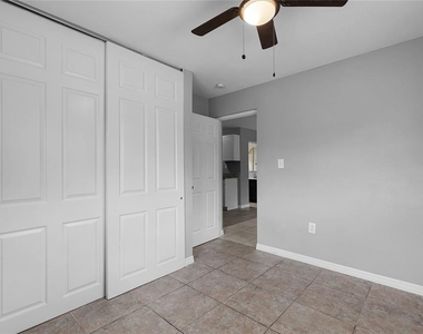 1086 Hibiscus Court - Photo Thumbnail 11