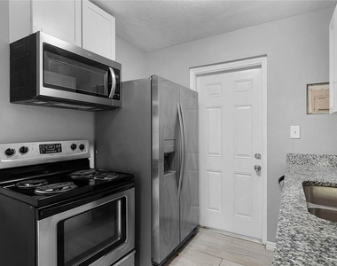 1086 Hibiscus Court - Photo Thumbnail 9
