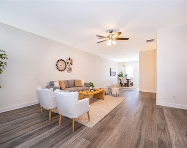 10061 Town Lake Drive - Photo Thumbnail 12