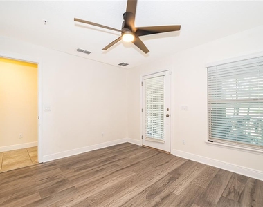 10061 Town Lake Drive - Photo Thumbnail 5