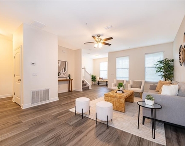 10061 Town Lake Drive - Photo Thumbnail 9