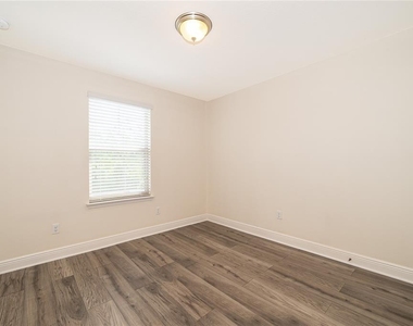 10061 Town Lake Drive - Photo Thumbnail 21