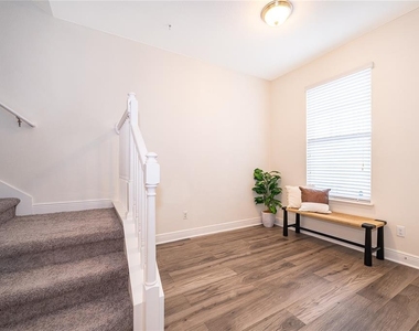 10061 Town Lake Drive - Photo Thumbnail 11