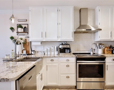 2115 Heathwood Circle - Photo Thumbnail 2