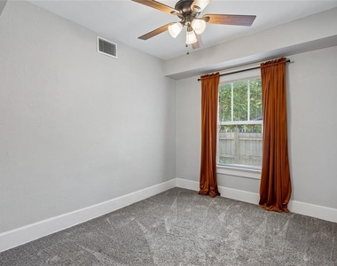 809 N Hyer Avenue - Photo Thumbnail 9