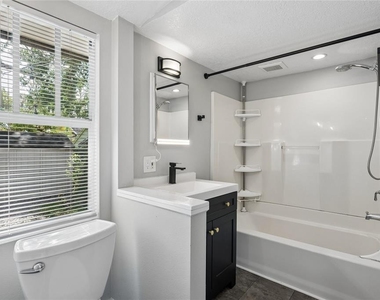809 N Hyer Avenue - Photo Thumbnail 11