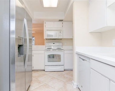 602 Desoto Drive - Photo Thumbnail 8