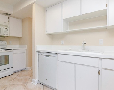 602 Desoto Drive - Photo Thumbnail 7