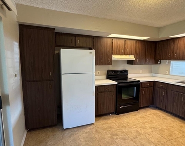 1241 Heritage Lane - Photo Thumbnail 9
