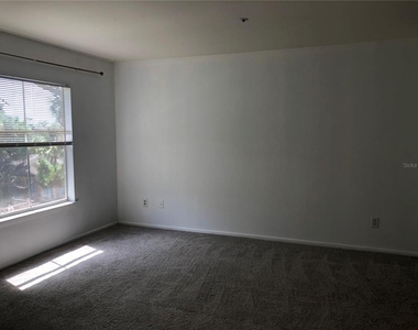 482 N Pin Oak Place - Photo Thumbnail 10