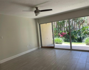 586 Orange Drive - Photo Thumbnail 3