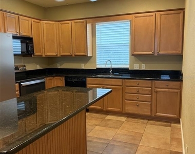 3613 S Summerlin Avenue - Photo Thumbnail 6