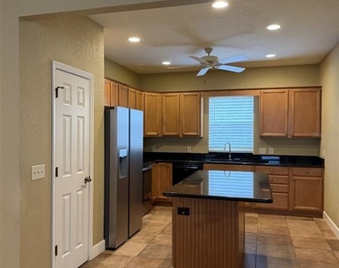 3613 S Summerlin Avenue - Photo Thumbnail 5