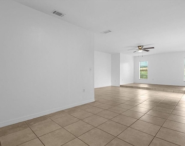 5214 Kempston Drive - Photo Thumbnail 4