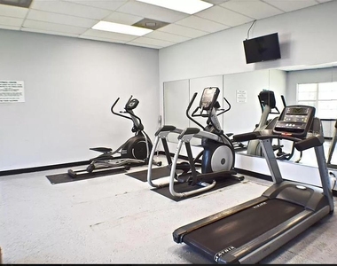 6112 Westgate Drive - Photo Thumbnail 9