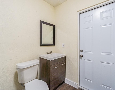 505 E Virginia Avenue - Photo Thumbnail 10