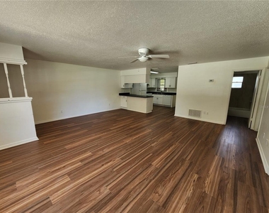 2304 India Palm Drive - Photo Thumbnail 4