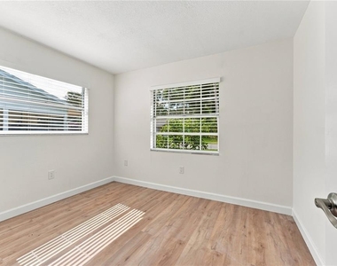2855 Dueby Street - Photo Thumbnail 12
